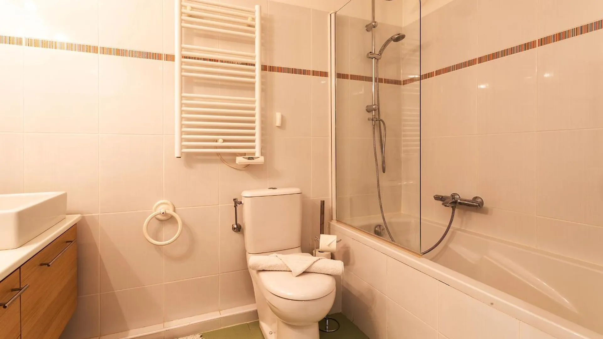 Jardin Wilson Ap4455 By Riviera Holiday Homes Nizza 0*,  Francia